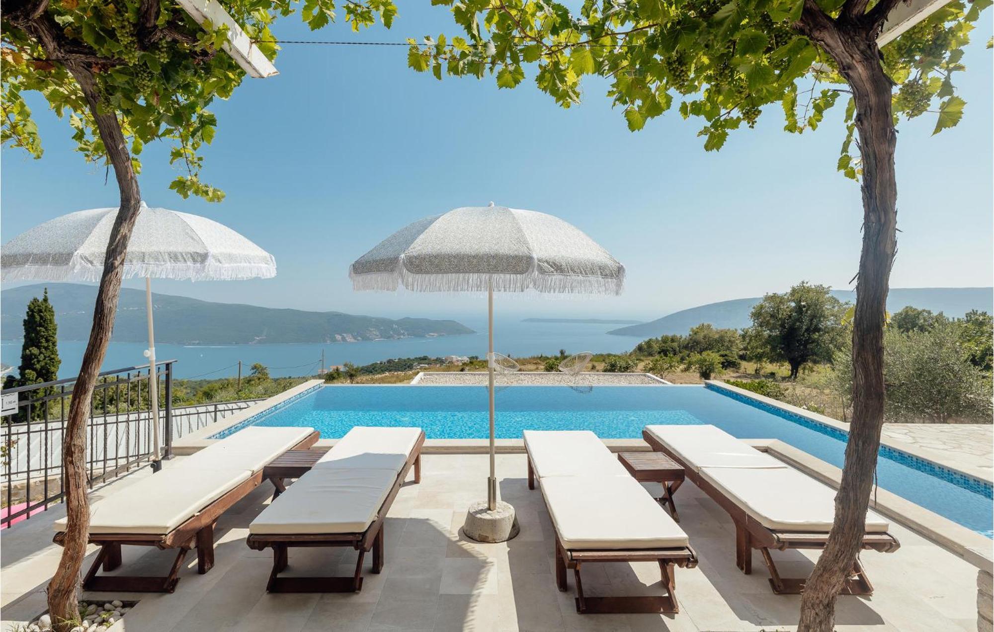 Amazing Home In Herceg Novi With House Sea View Exterior foto